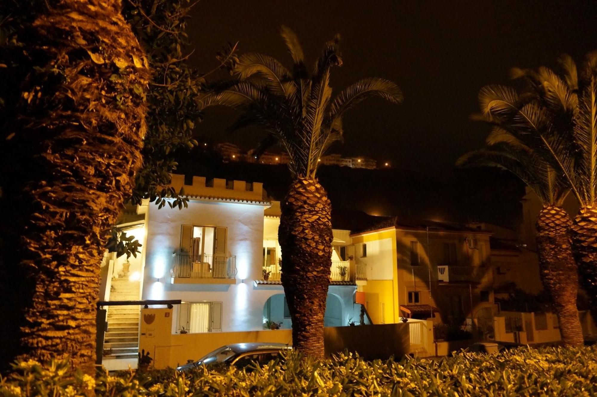 Villino Erminia - Seaside Art B&B Pizzo  Bagian luar foto
